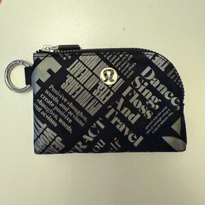 Lululemon Clippable Card Pouch *Manifesto Print